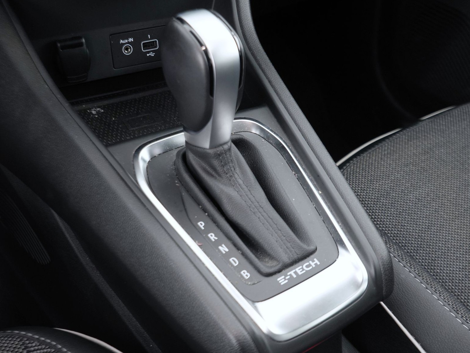 22 - Renault Captur 1.6 e-tech hybrid intens auto 145cv