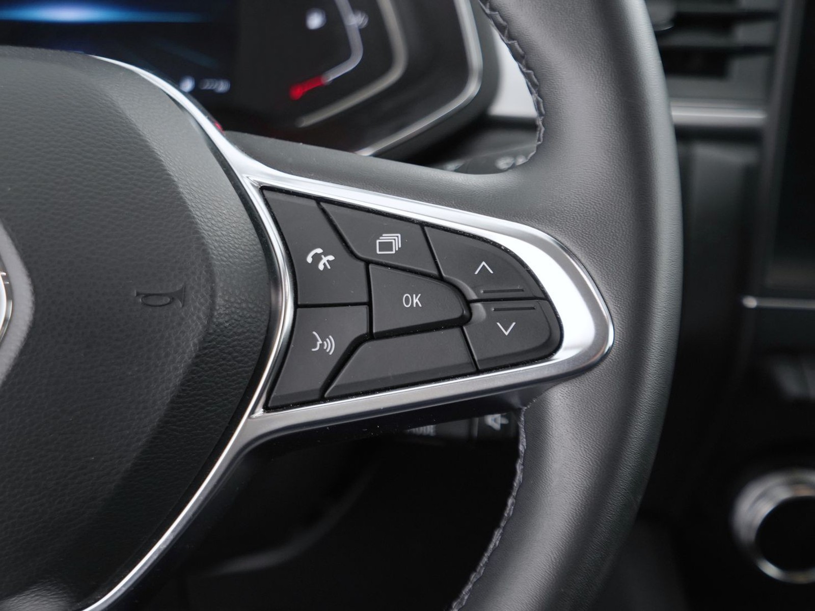 26 - Renault Captur 1.6 e-tech hybrid intens auto 145cv