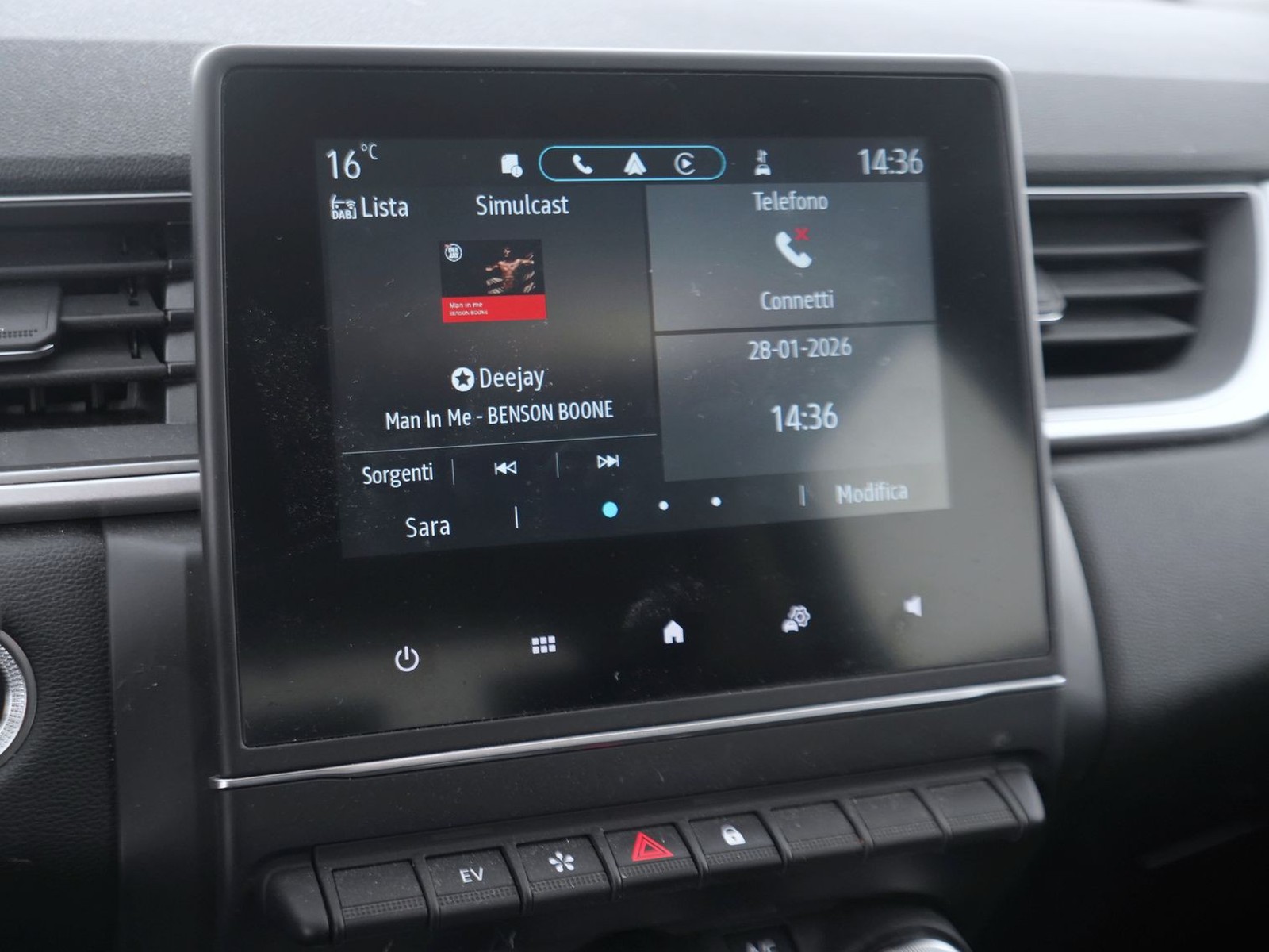 29 - Renault Captur 1.6 e-tech hybrid intens auto 145cv