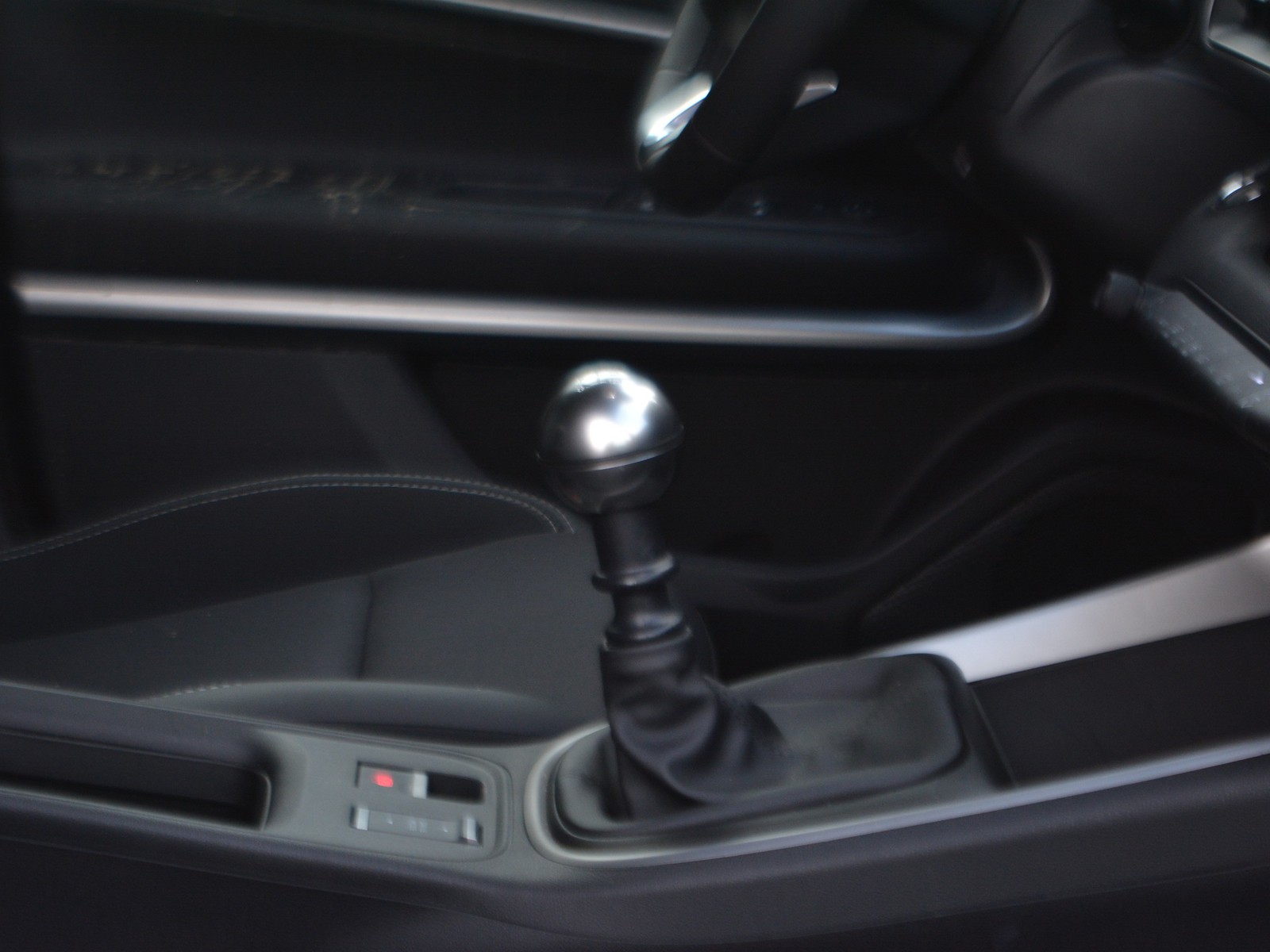 12 - Jeep Avenger 1.2 turbo 100cv summit fwd