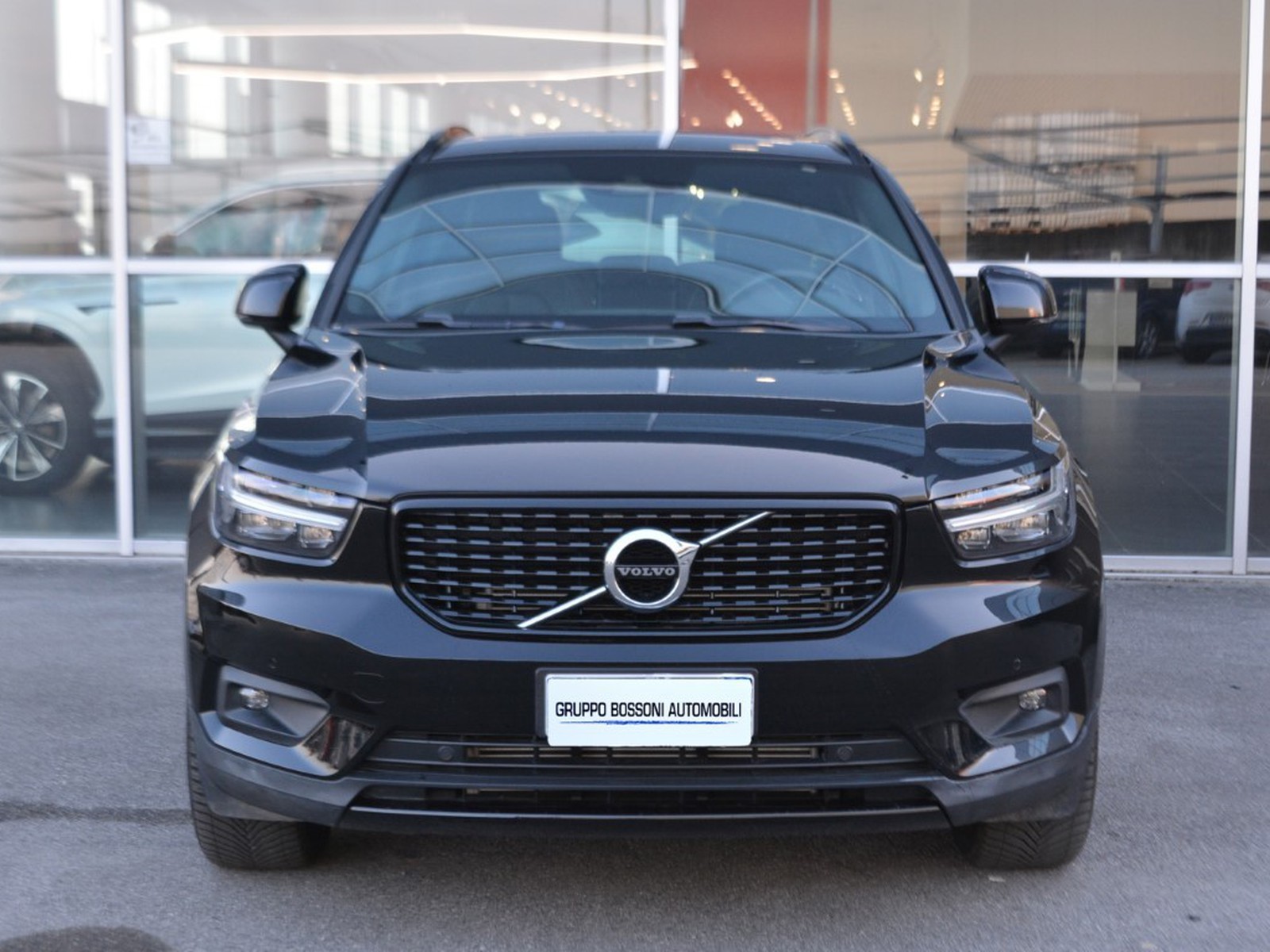 2 - Volvo XC40 1.5 t5 recharge plug-in-hybrid r-design geartronic my21