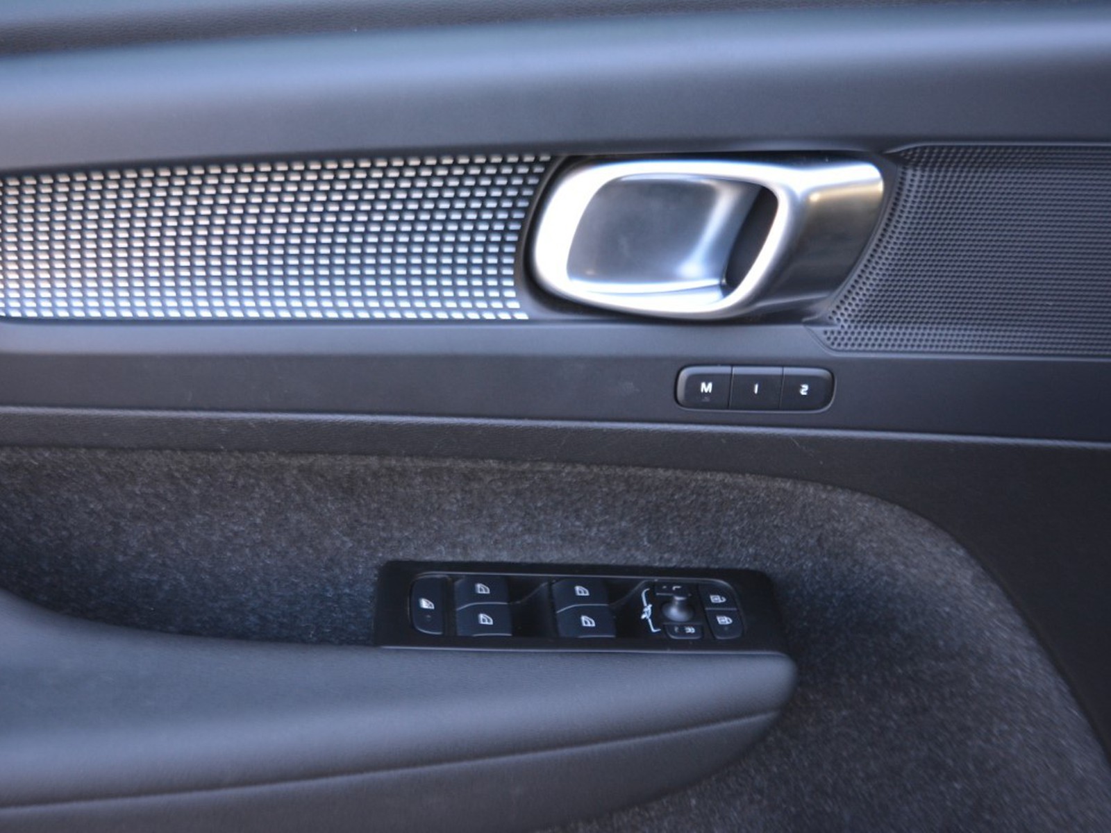 15 - Volvo XC40 1.5 t5 recharge plug-in-hybrid r-design geartronic my21