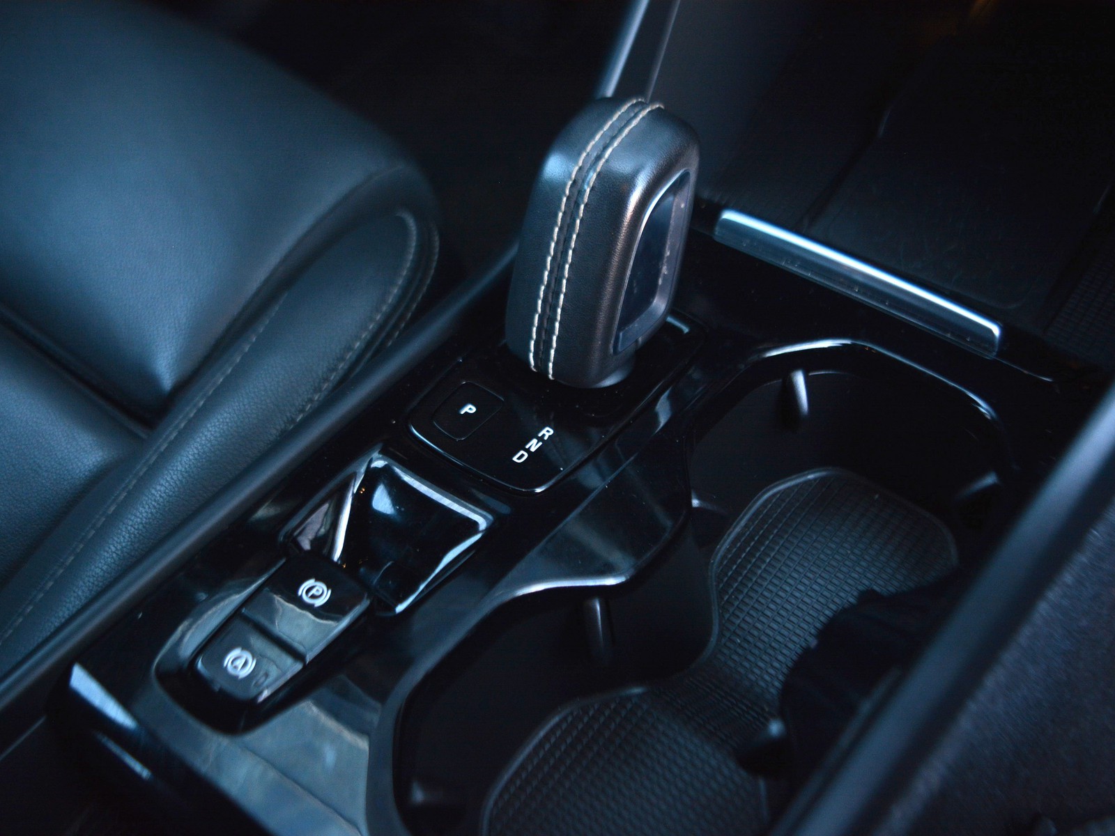 18 - Volvo XC40 1.5 t5 recharge plug-in-hybrid r-design geartronic my21