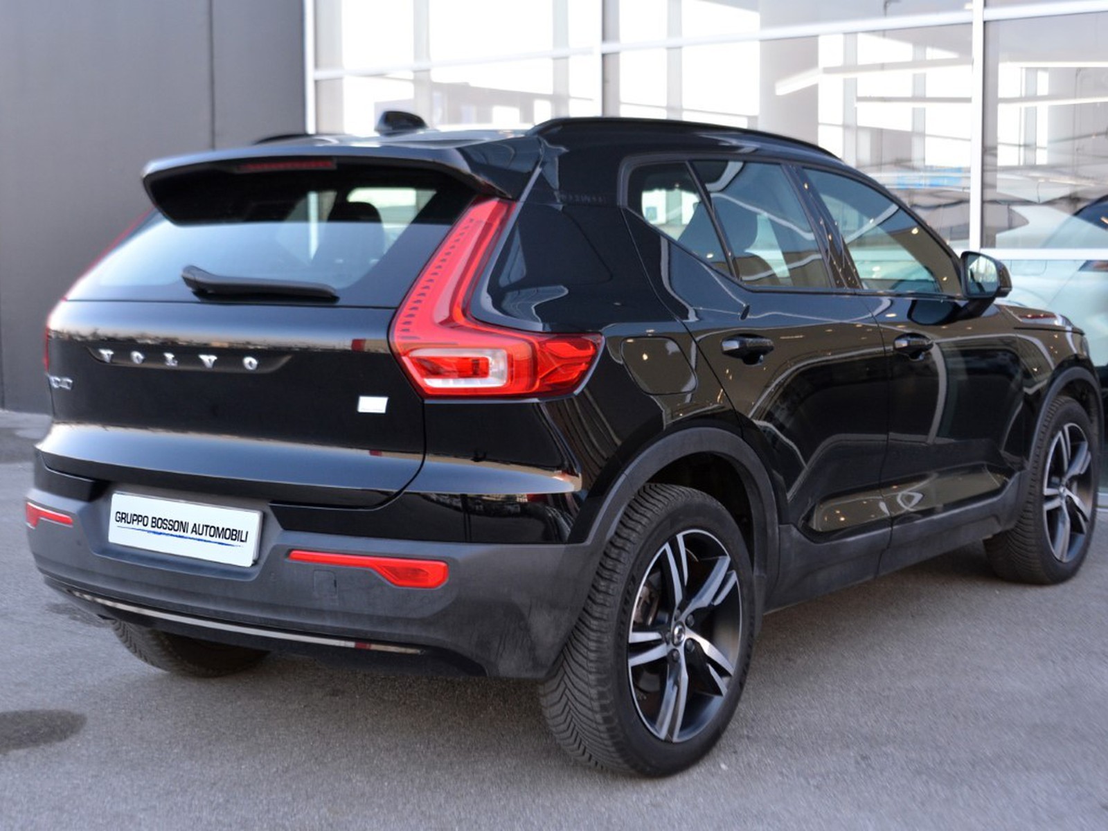 3 - Volvo XC40 1.5 t5 recharge plug-in-hybrid r-design geartronic my21