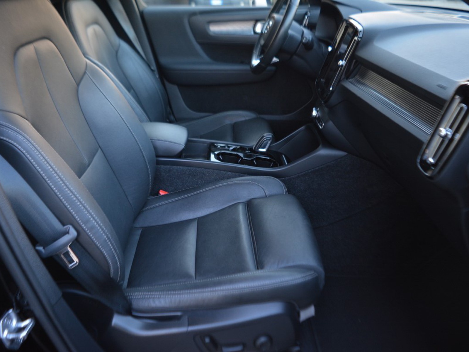 5 - Volvo XC40 1.5 t5 recharge plug-in-hybrid r-design geartronic my21