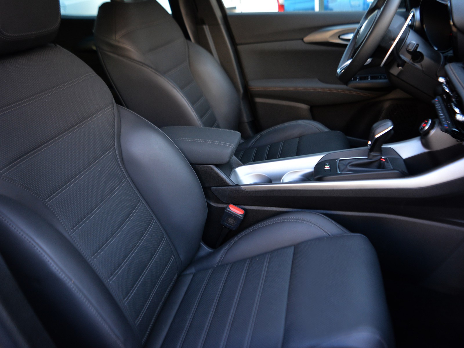 5 - Alfa Romeo Tonale 1.5 hybrid 160cv veloce tct7