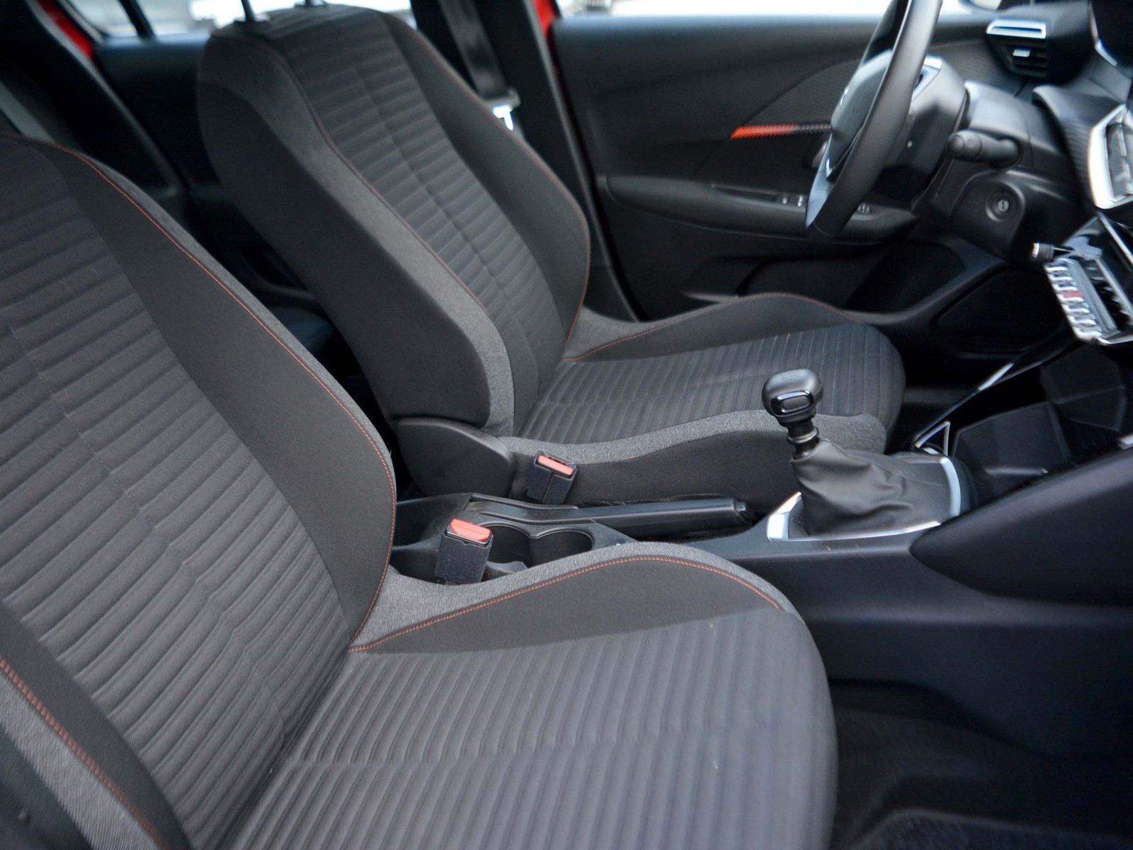 5 - Peugeot 208 5 porte 1.2 puretech active pack s&s