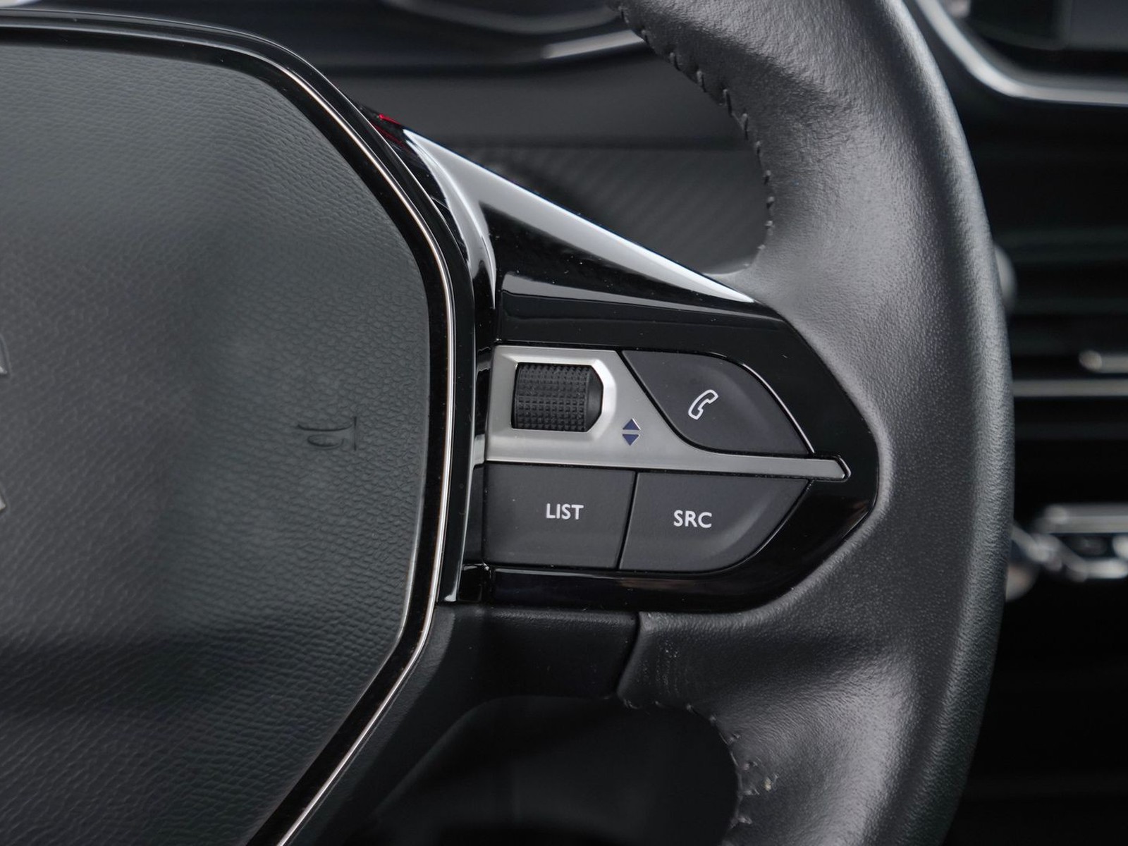 24 - Peugeot 208 5 porte 1.2 puretech 75cv active pack s&s