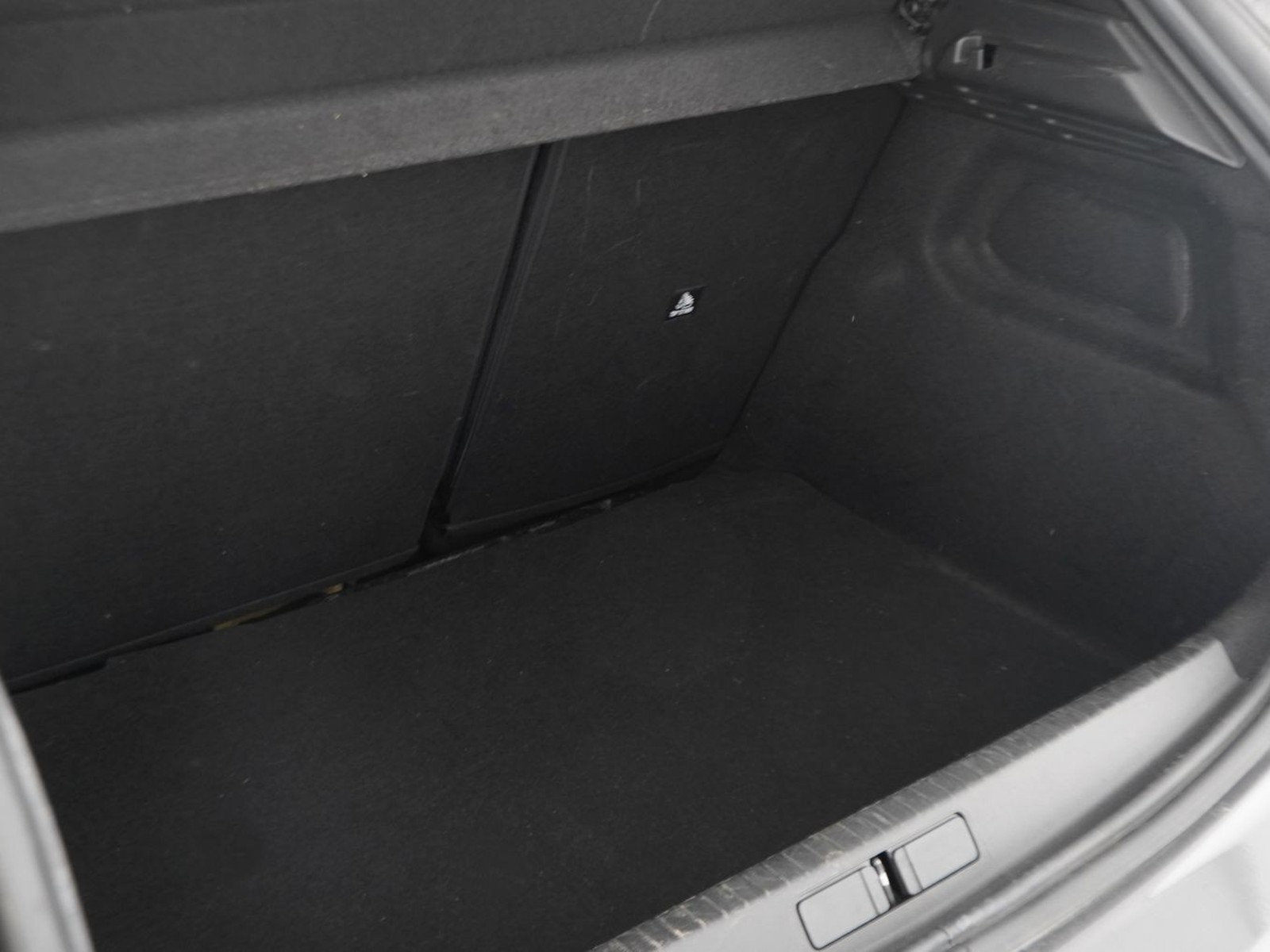 10 - Peugeot 208 5 porte 1.2 puretech 75cv active pack s&s