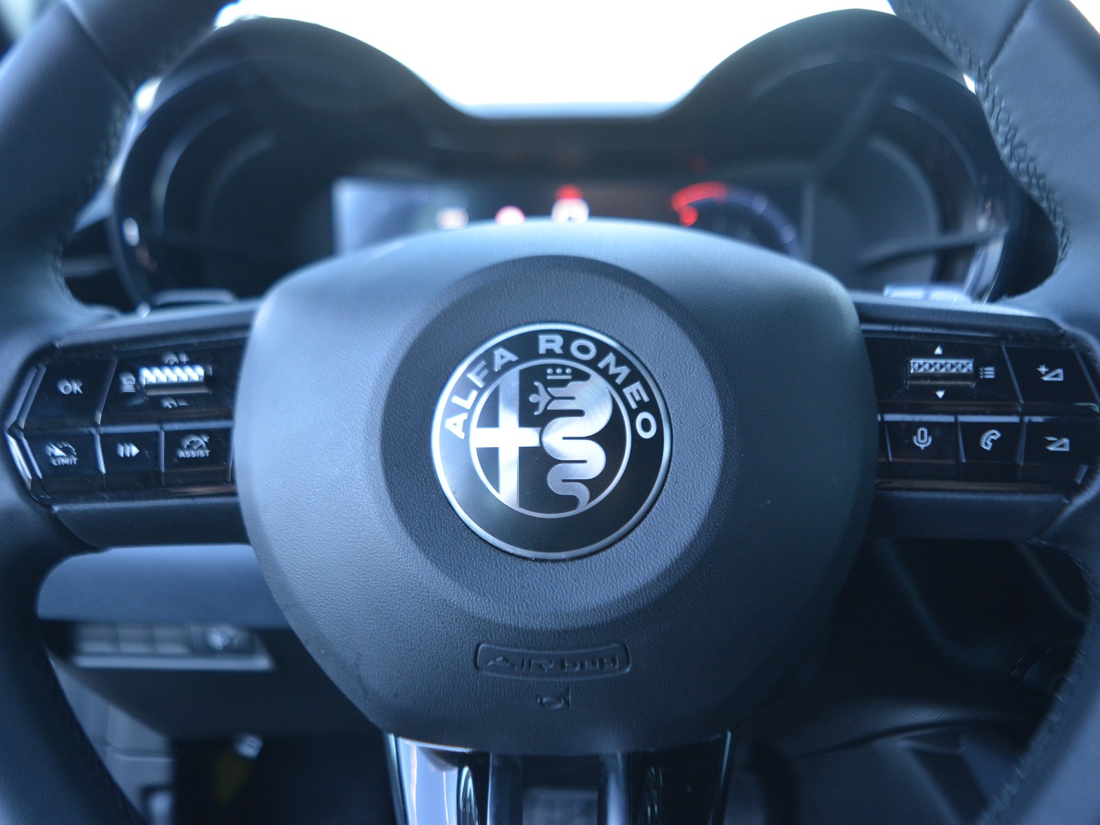 16 - Alfa Romeo Junior 1.2 hybrid 145cv ibrida edct6