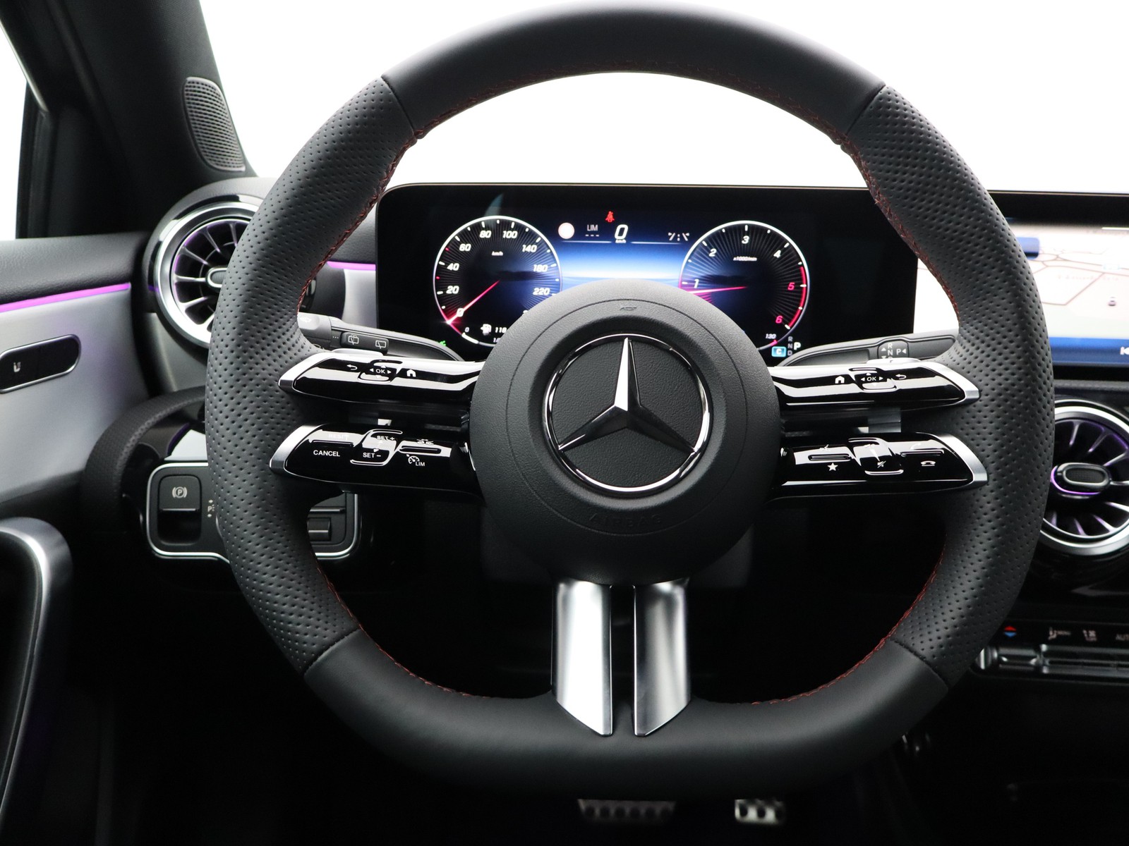 17 - Mercedes Classe A 180 d amg line premium speedshift dct amg 8g
