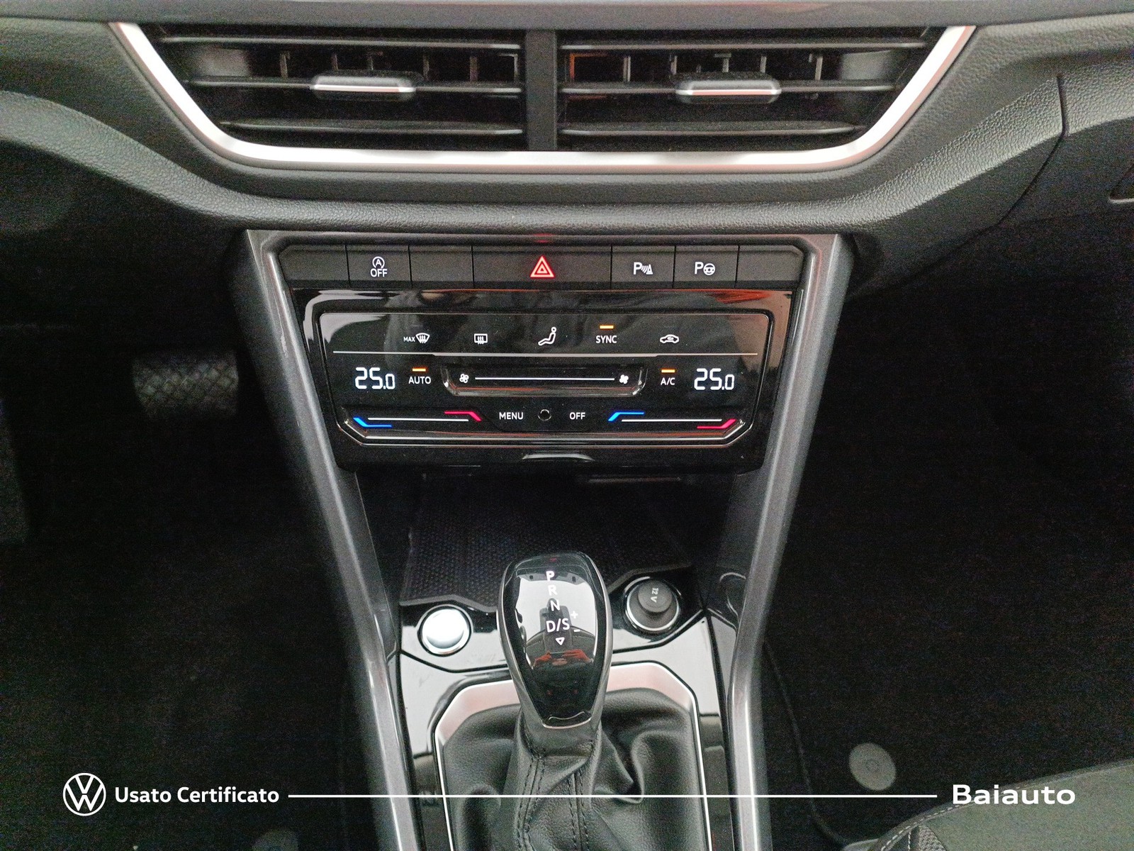 11 - Volkswagen T-Roc 1.5 tsi act style dsg