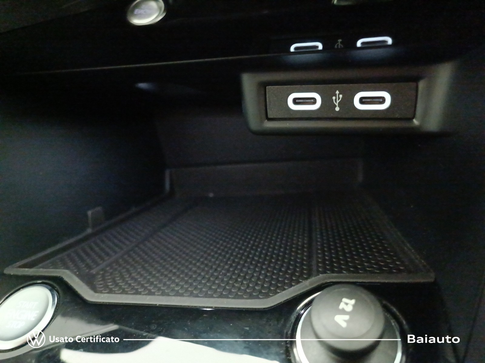 12 - Volkswagen T-Roc 1.5 tsi act style dsg