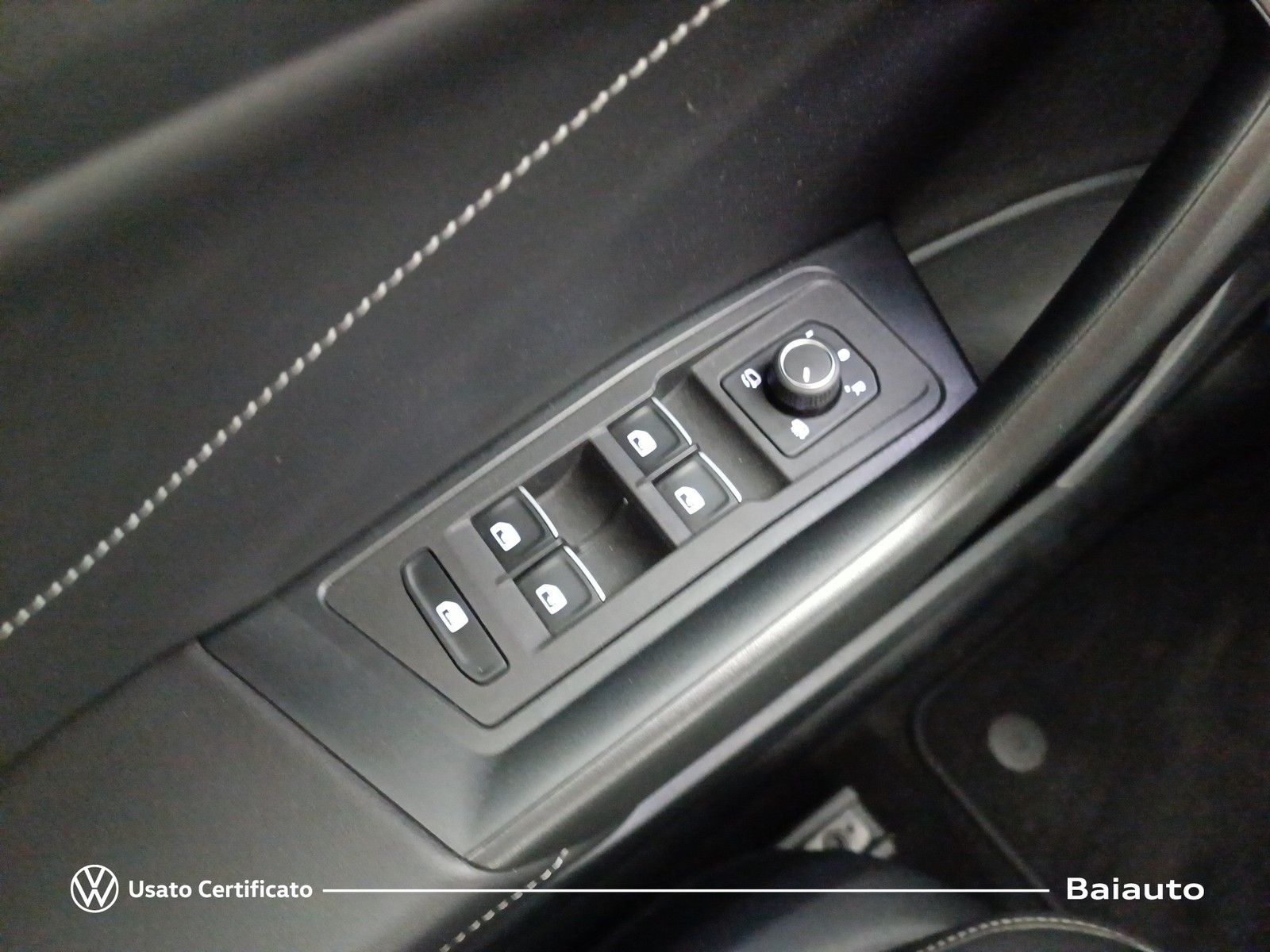 18 - Volkswagen T-Roc 1.5 tsi act style dsg