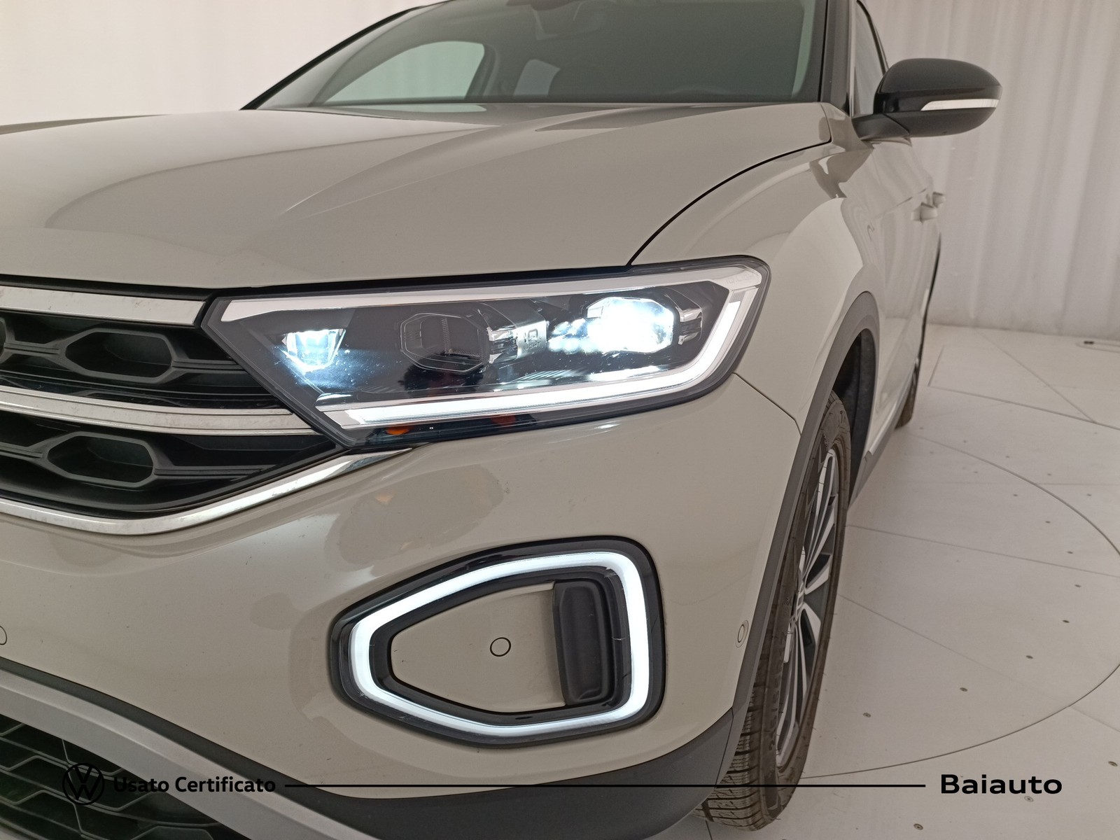 24 - Volkswagen T-Roc 1.5 tsi act style dsg