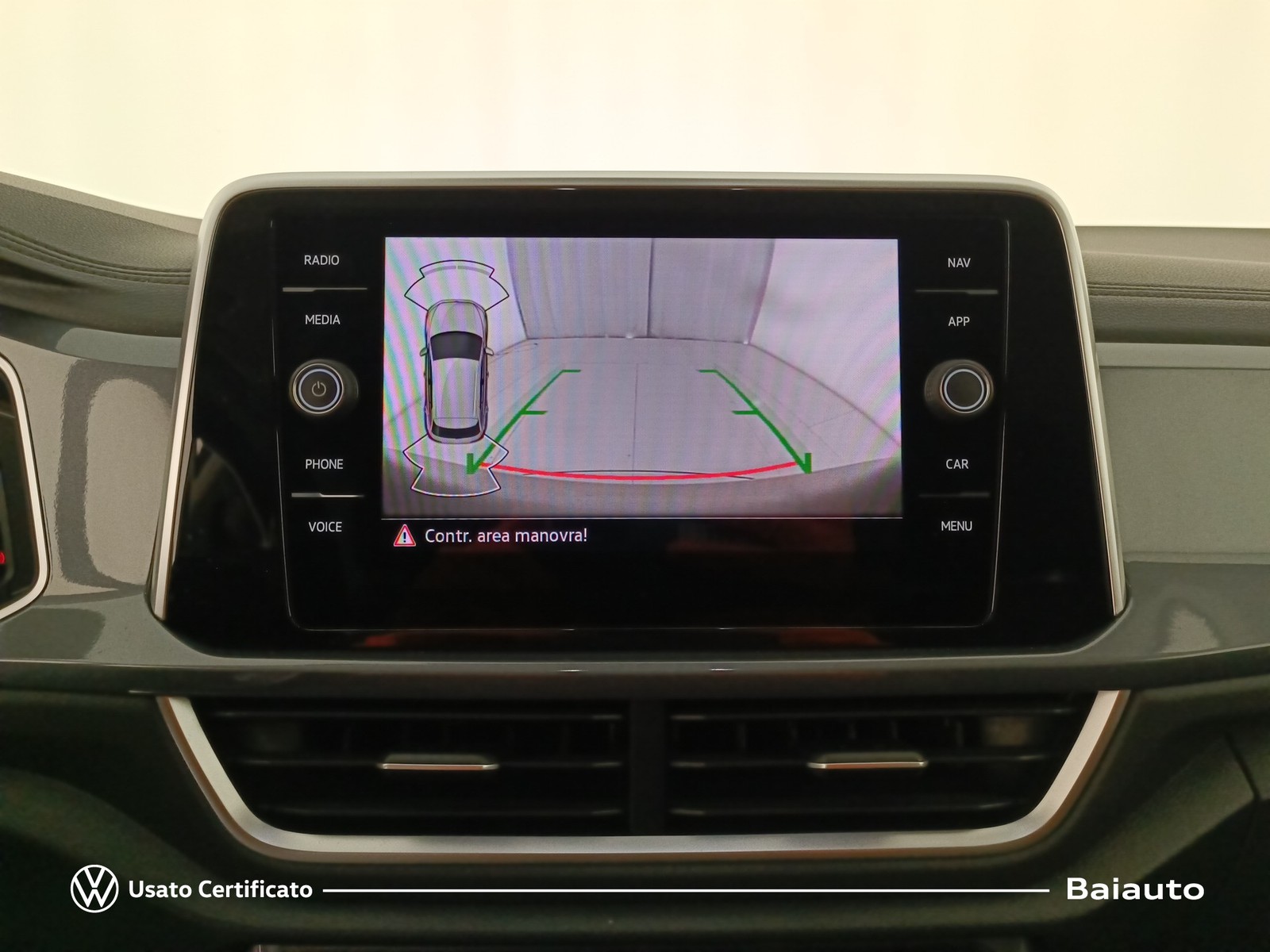 27 - Volkswagen T-Roc 1.5 tsi act style dsg