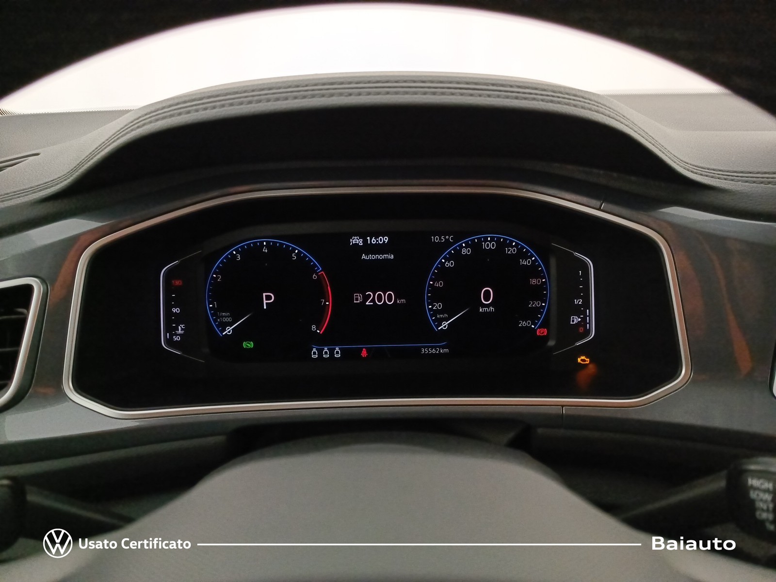 9 - Volkswagen T-Roc 1.5 tsi act style dsg