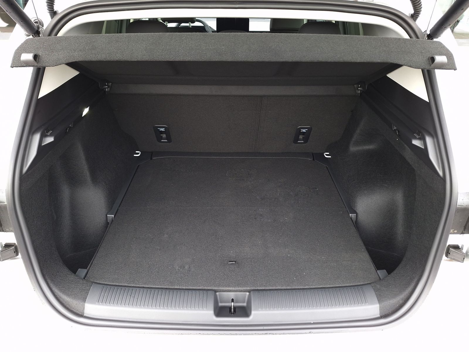 6 - Mg MGS5 EV ev luxury 64