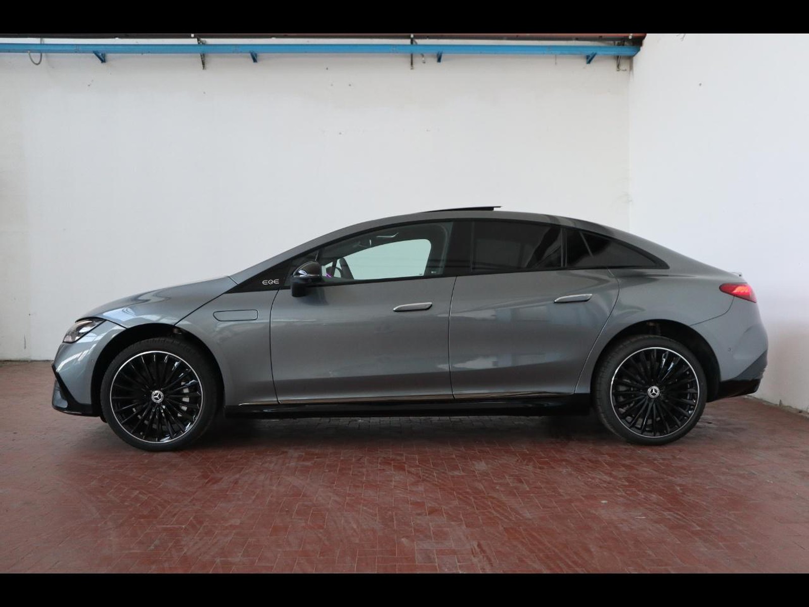 3 - Mercedes EQE 350 premium plus 4matic