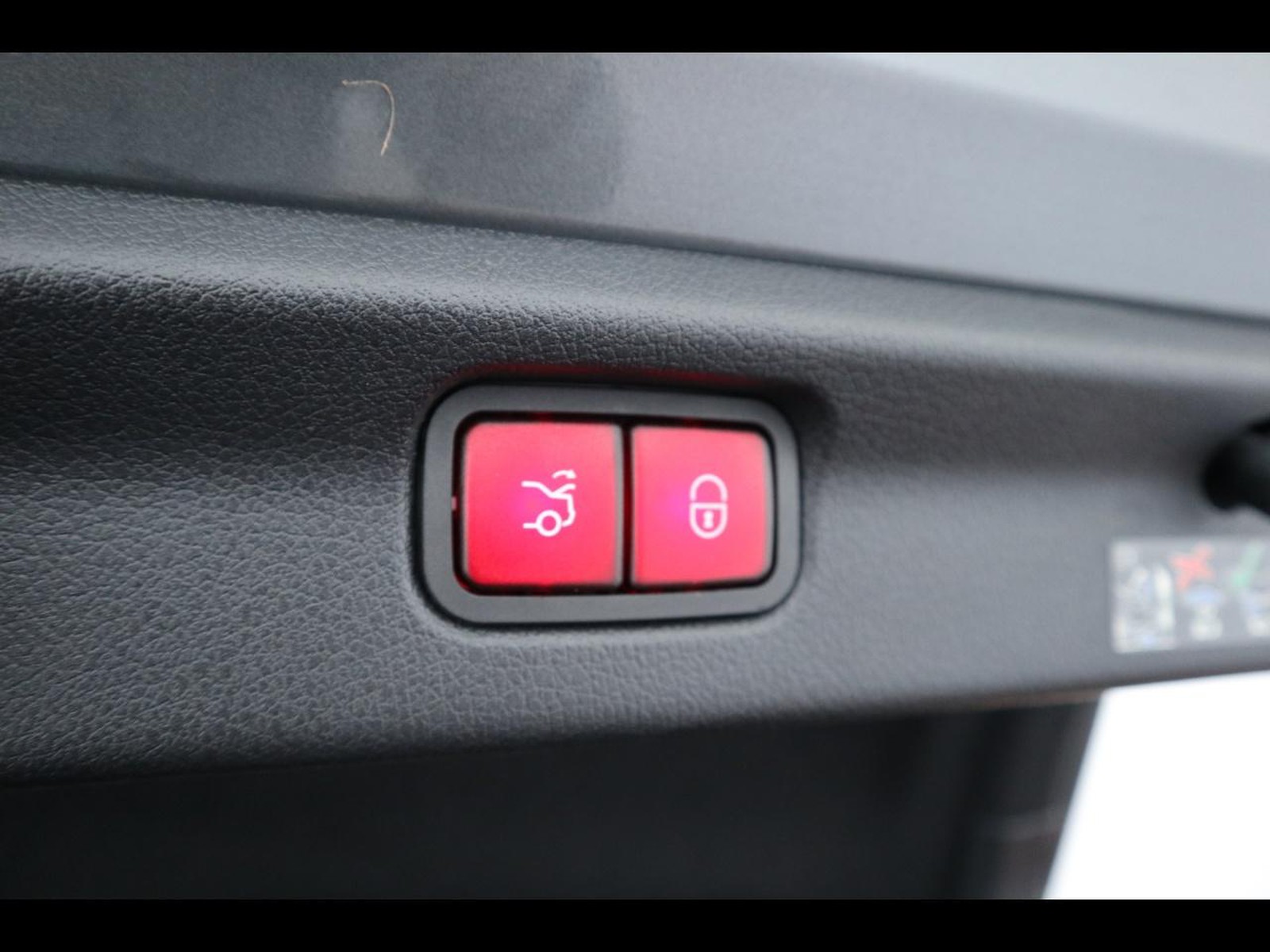 22 - Mercedes EQE 350 premium plus 4matic