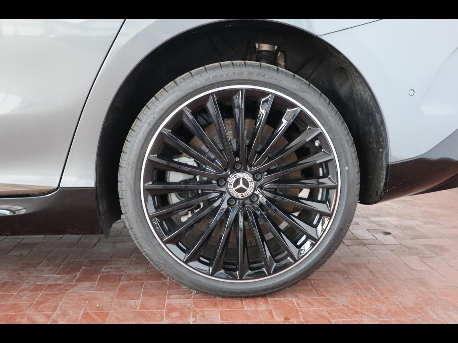 4 - Mercedes EQE 350 premium plus 4matic