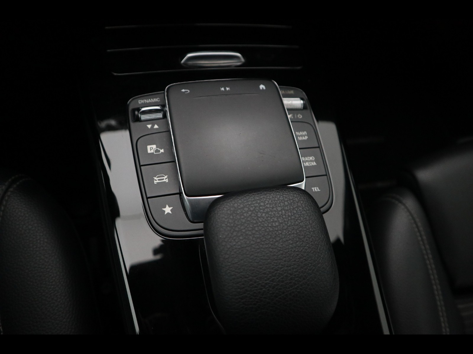 14 - Mercedes Classe A 180 d business extra