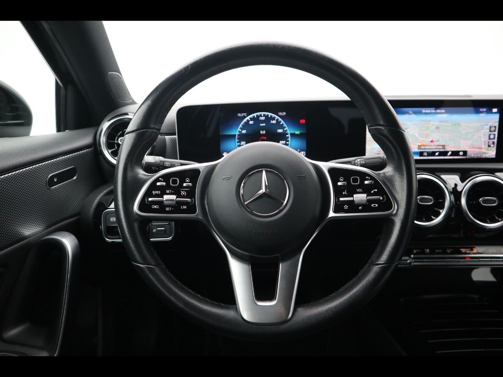 17 - Mercedes Classe A 180 d business extra