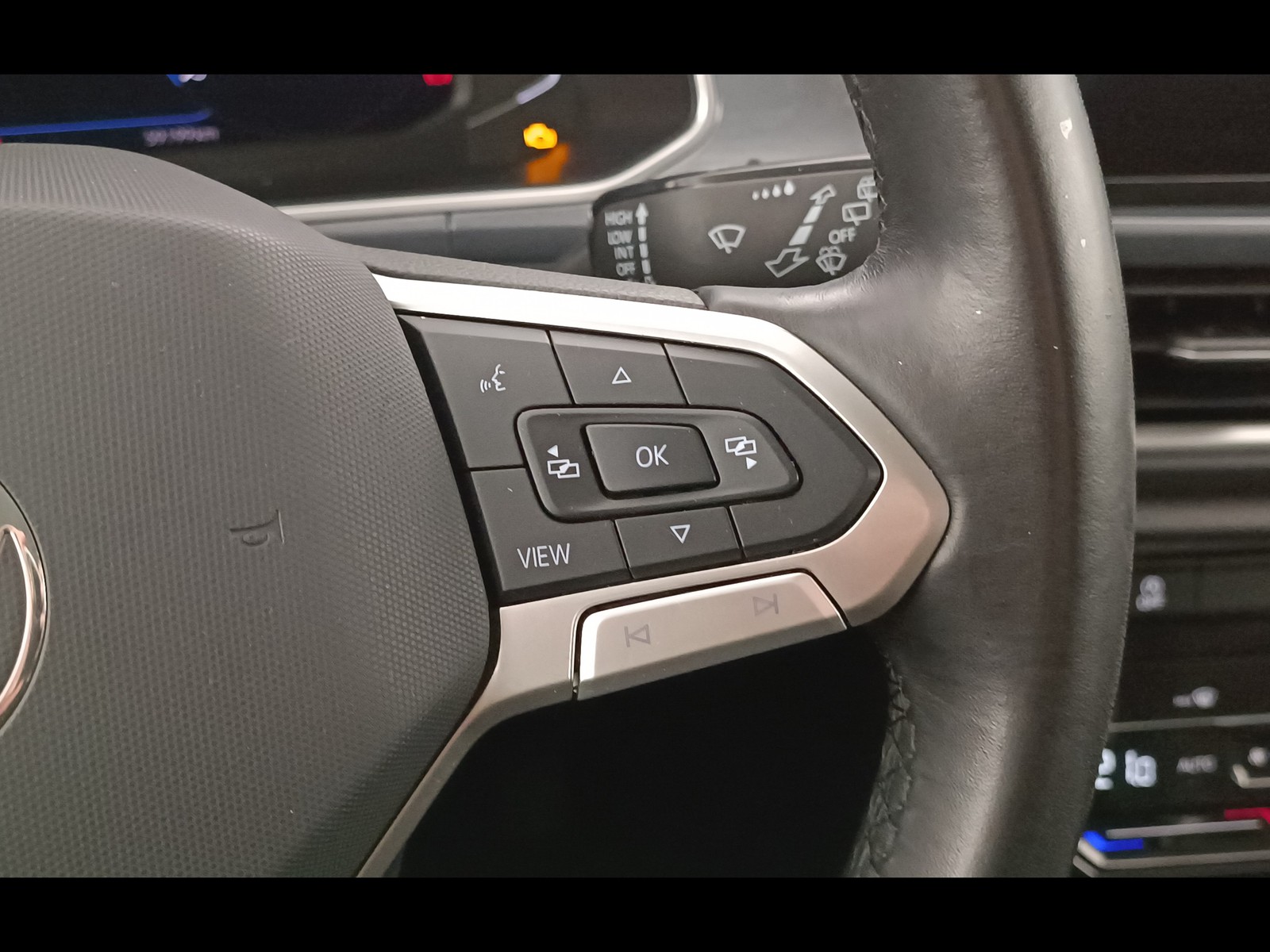 23 - Volkswagen T-Roc 2.0 tdi scr 115cv style