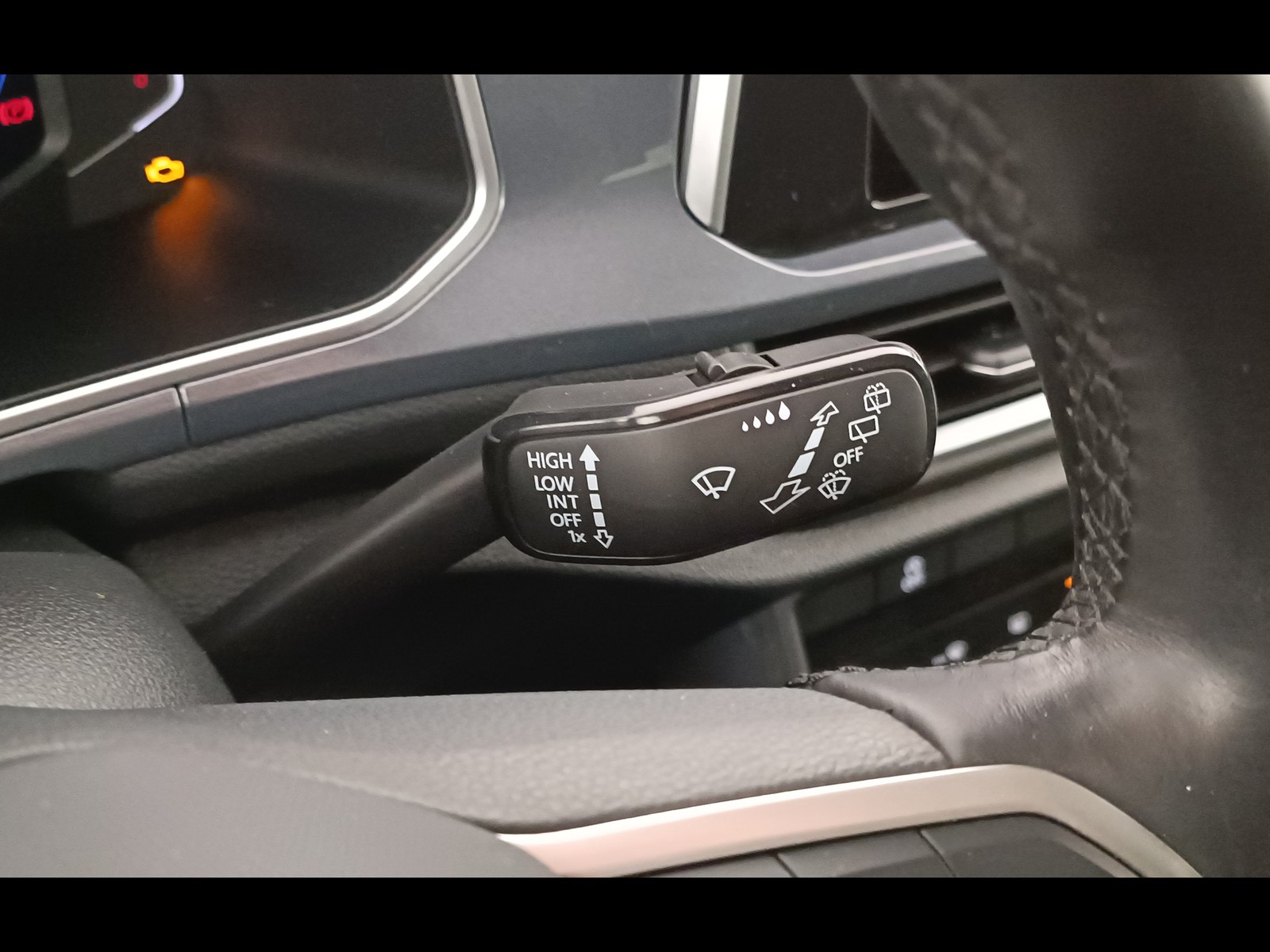 24 - Volkswagen T-Roc 2.0 tdi scr 115cv style