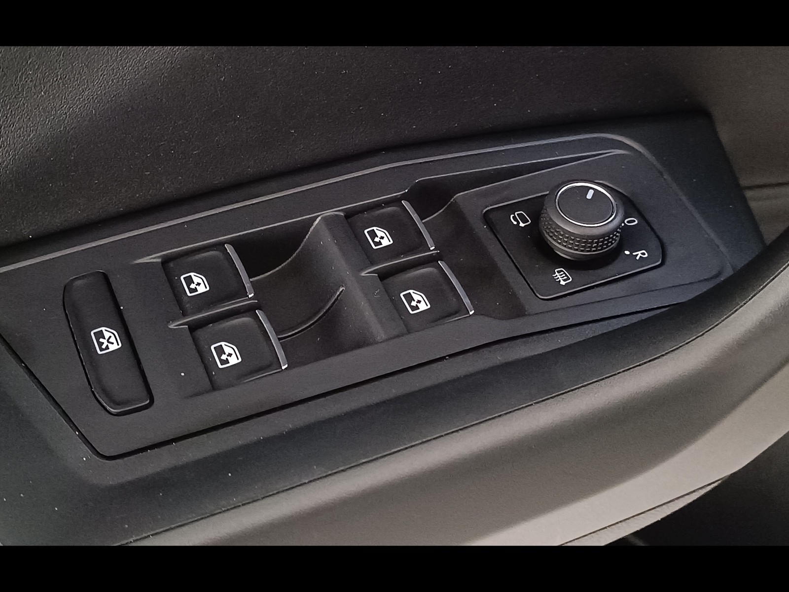 27 - Volkswagen T-Roc 2.0 tdi scr 115cv style