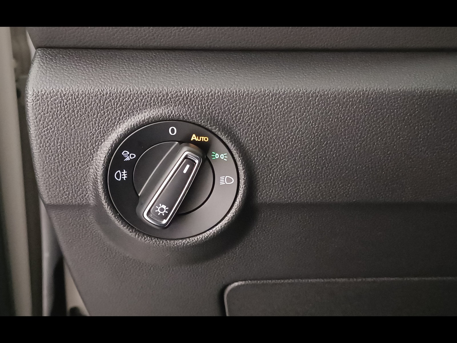 28 - Volkswagen T-Roc 2.0 tdi scr 115cv style