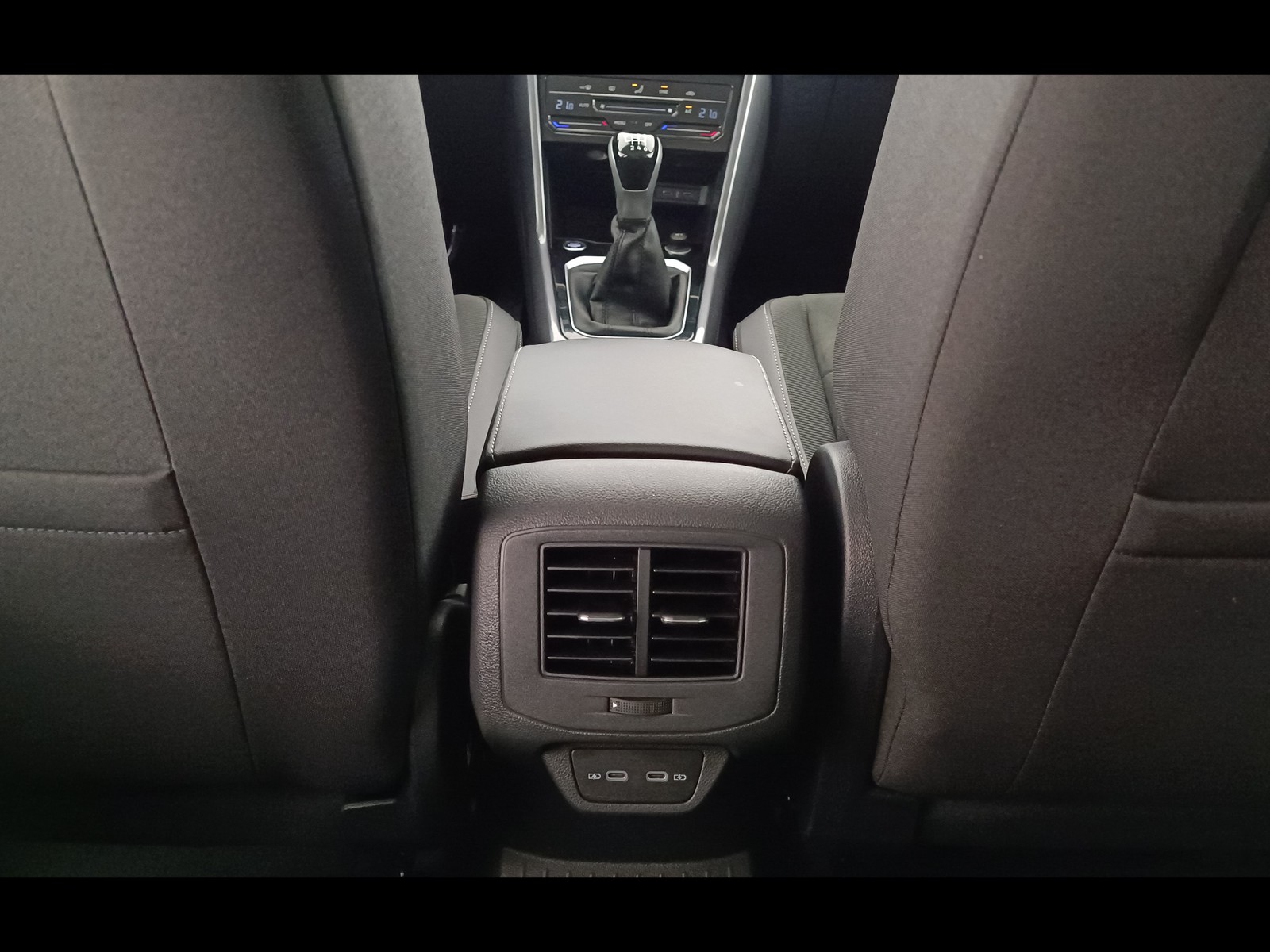 34 - Volkswagen T-Roc 2.0 tdi scr 115cv style