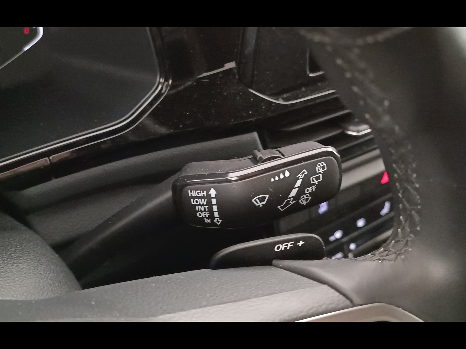 23 - Volkswagen T-Roc 2.0 tdi scr 150cv r line dsg