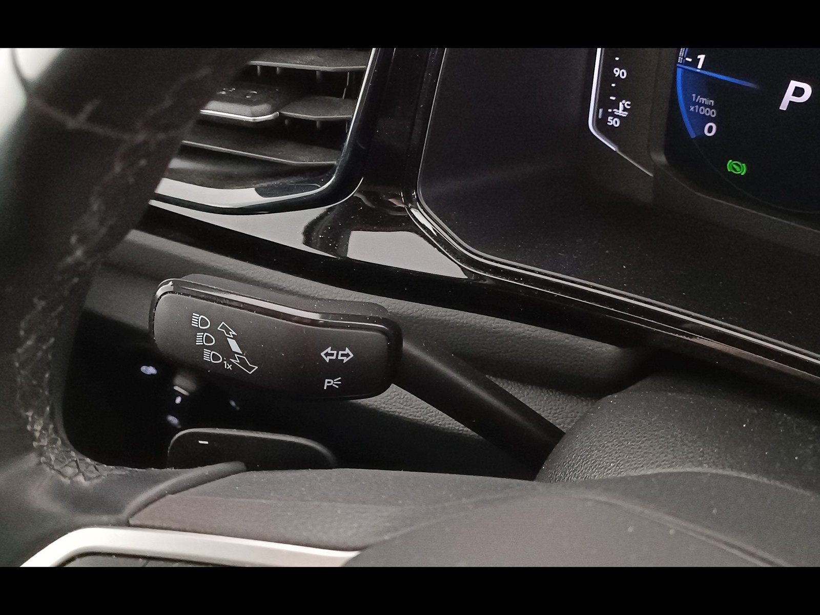 24 - Volkswagen T-Roc 2.0 tdi scr 150cv r line dsg