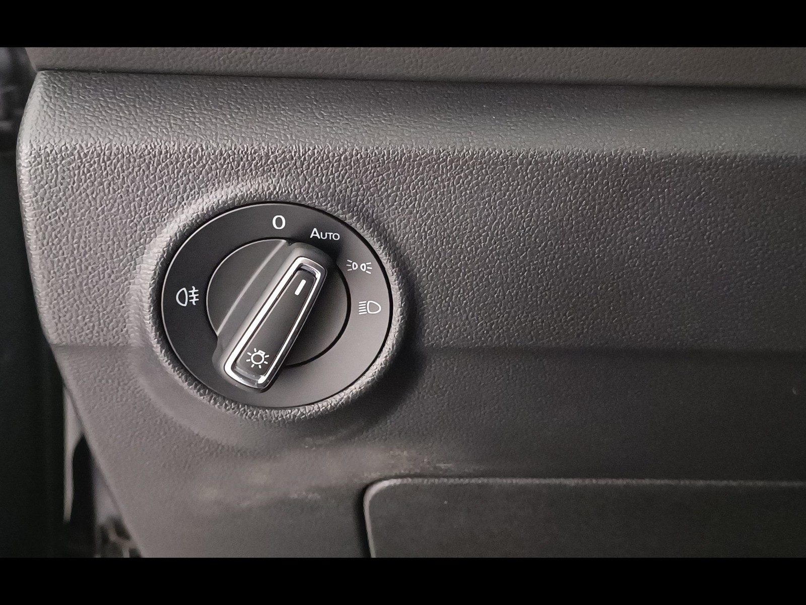 27 - Volkswagen T-Roc 2.0 tdi scr 150cv r line dsg