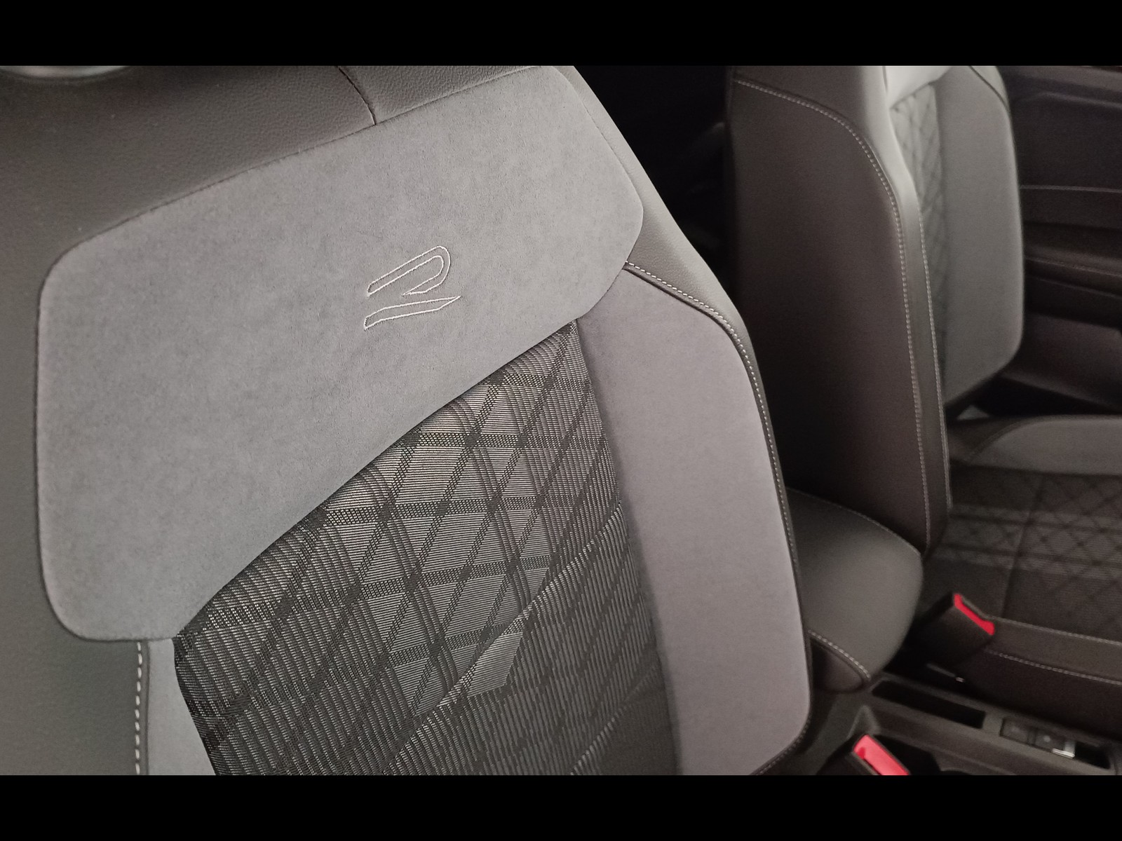 30 - Volkswagen T-Roc 2.0 tdi scr 150cv r line dsg