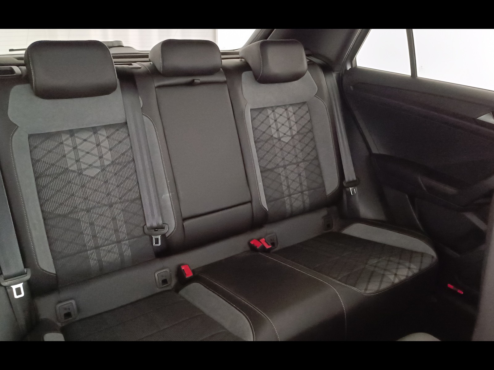 32 - Volkswagen T-Roc 2.0 tdi scr 150cv r line dsg