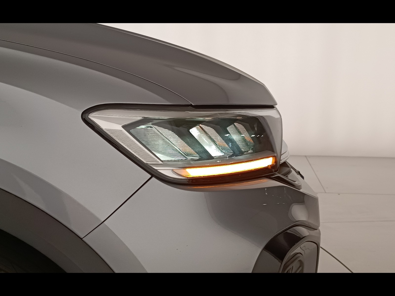 38 - Volkswagen T-Roc 2.0 tdi scr 150cv r line dsg