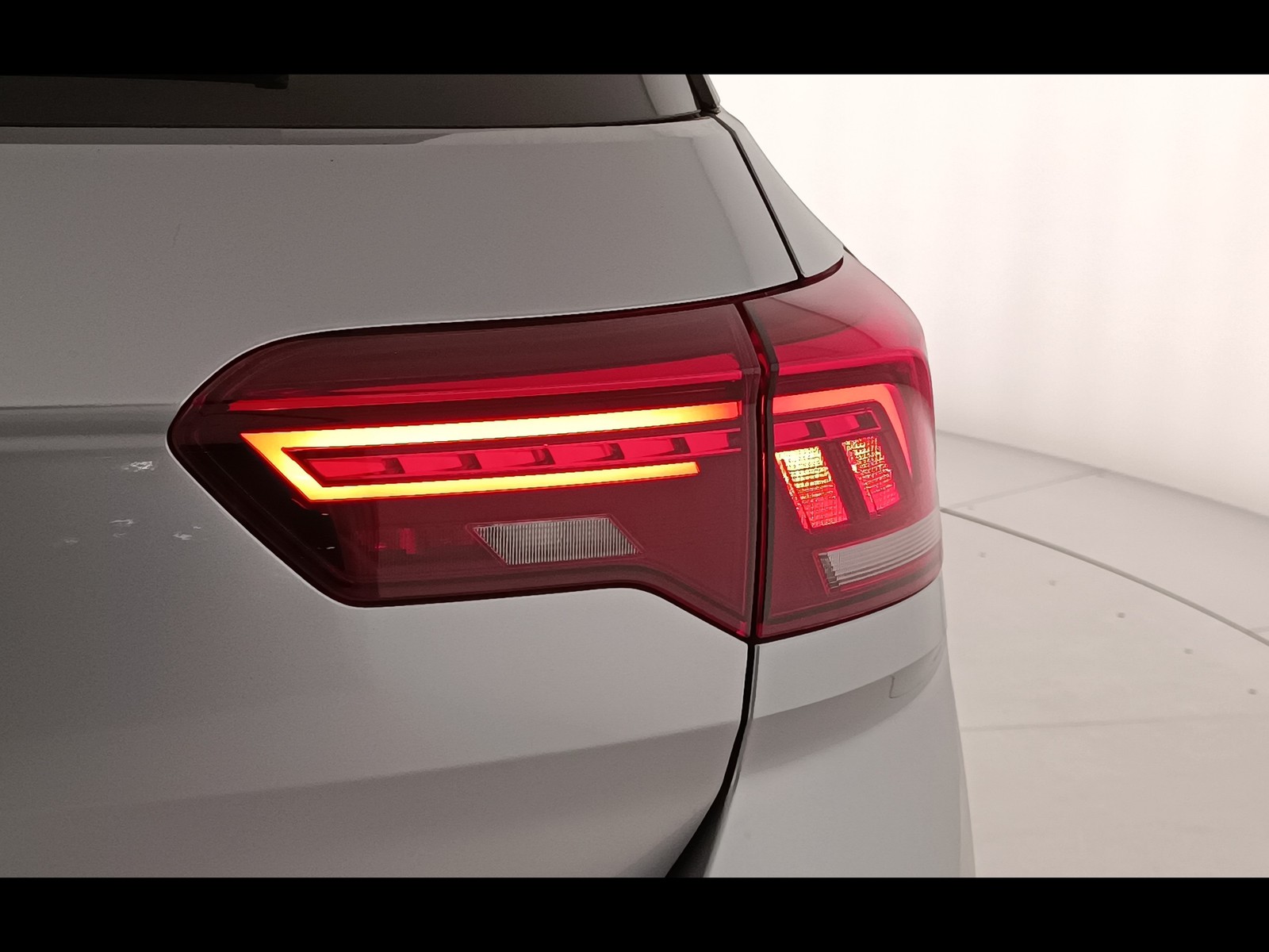 39 - Volkswagen T-Roc 2.0 tdi scr 150cv r line dsg