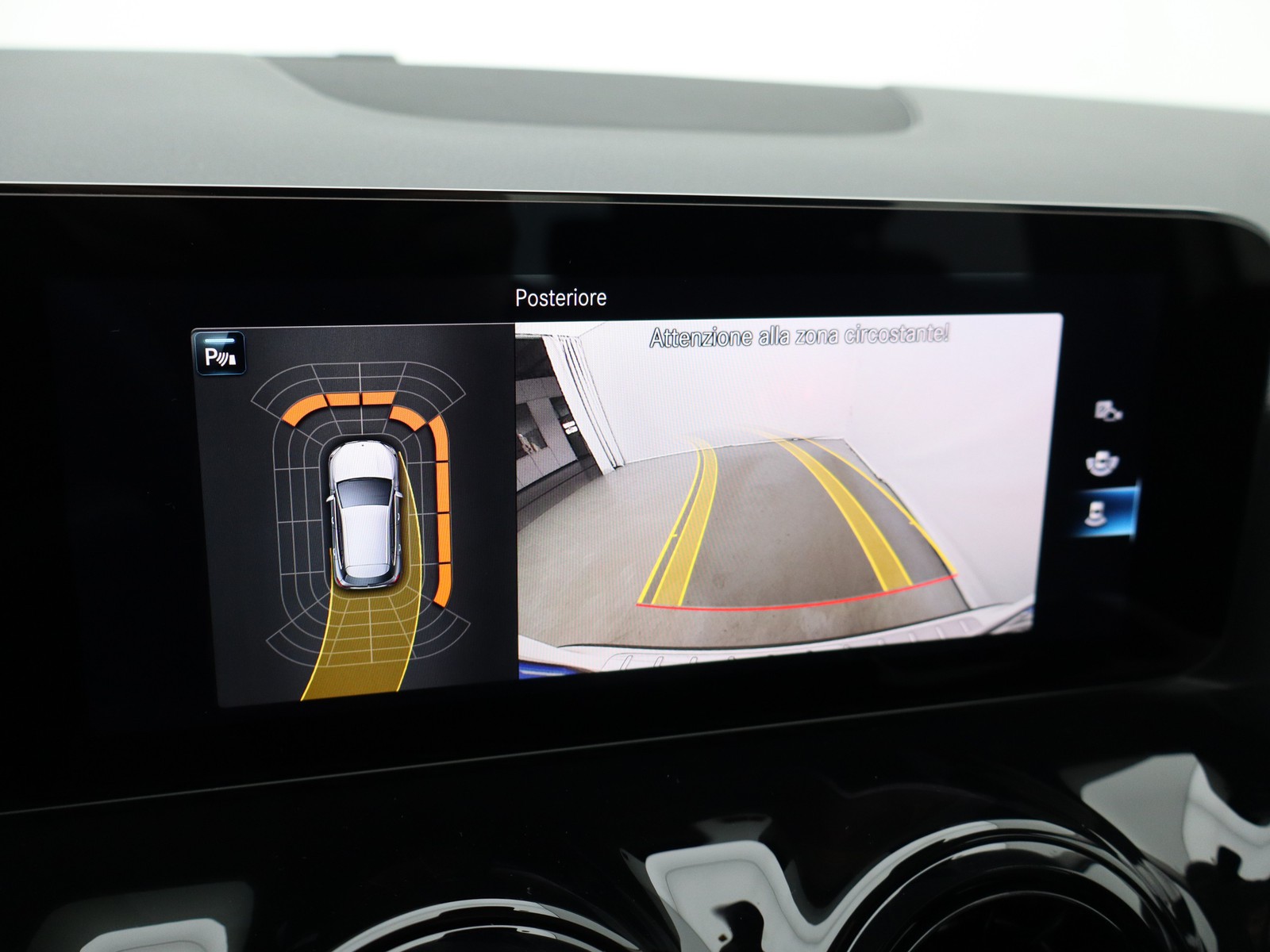 11 - Mercedes GLA 180 business extra 7g-dct