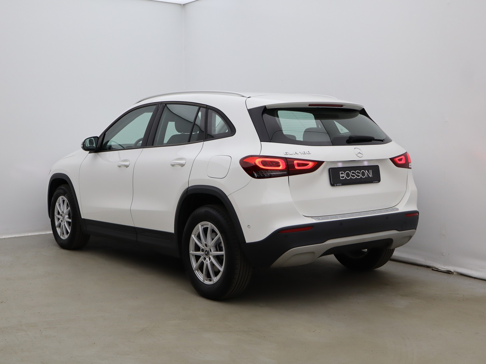 5 - Mercedes GLA 180 business extra 7g-dct