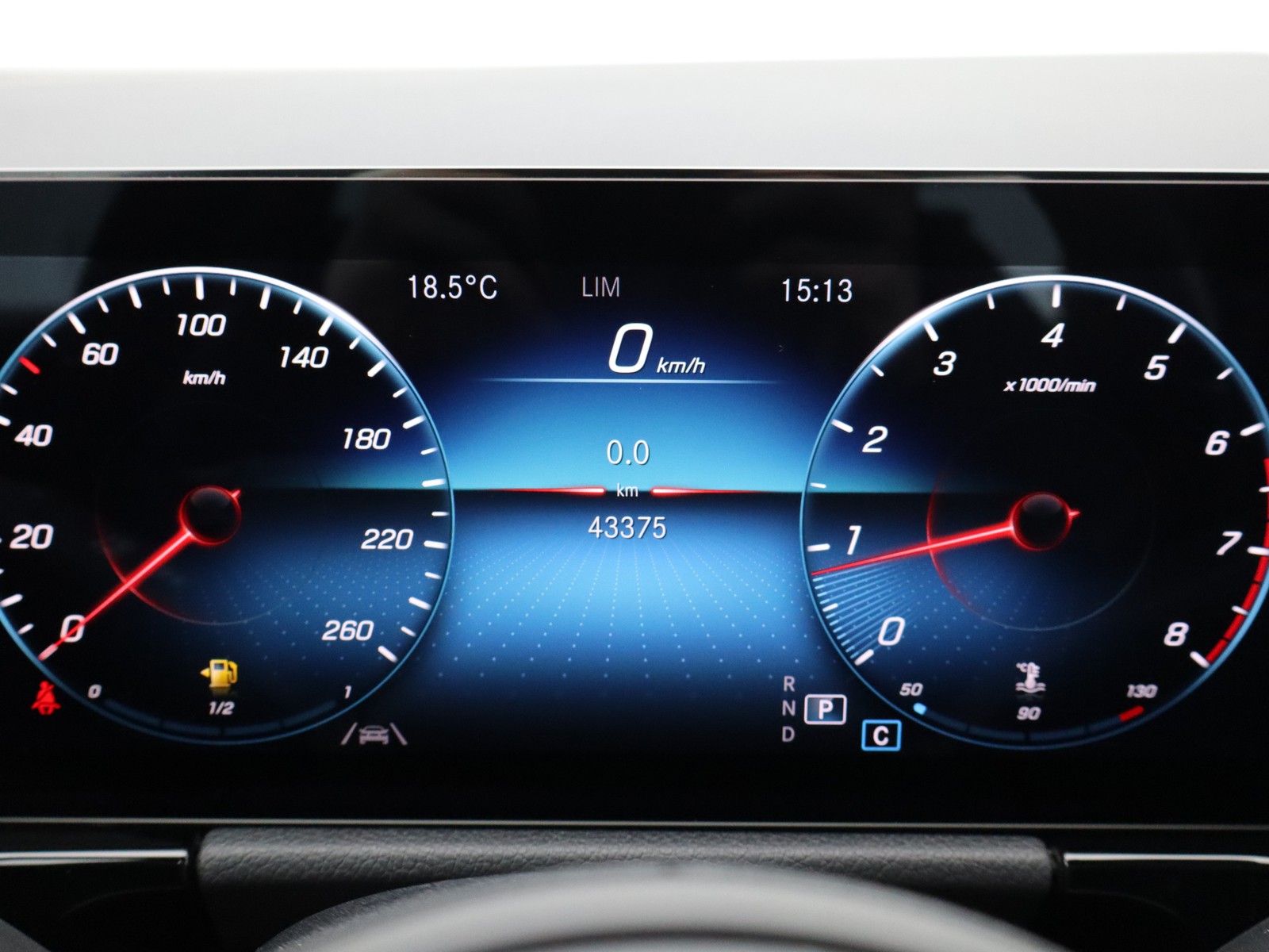 9 - Mercedes GLA 180 business extra 7g-dct