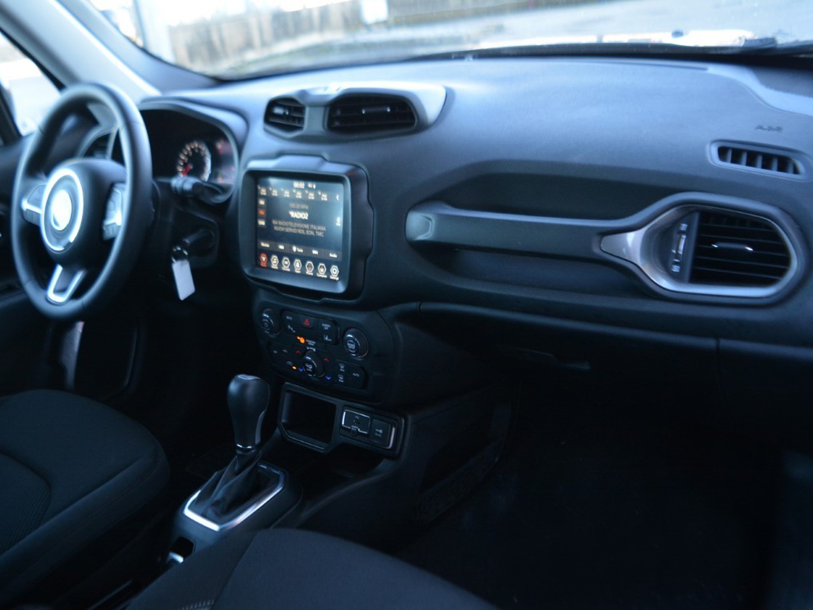 9 - Jeep Renegade 1.5 turbo t4 mhev 130cv limited 2wd