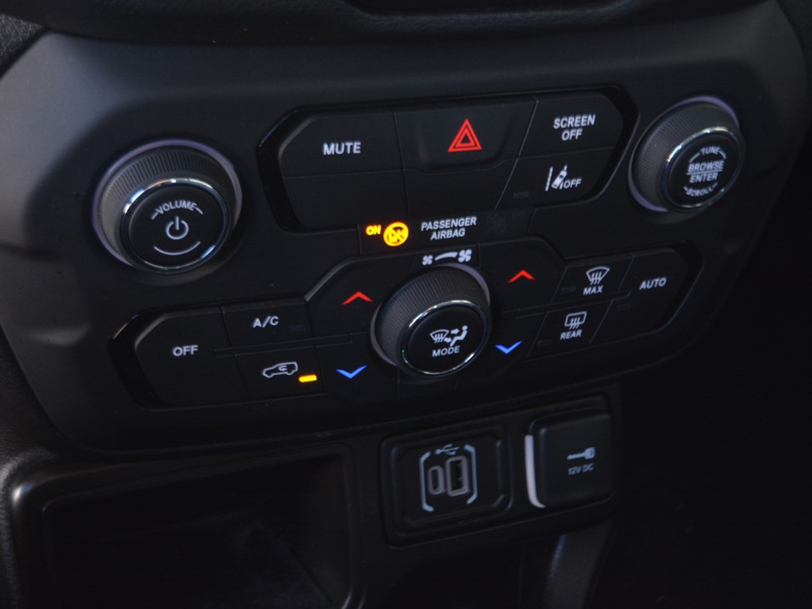 12 - Jeep Renegade 1.5 turbo t4 mhev altitude 2wd dct