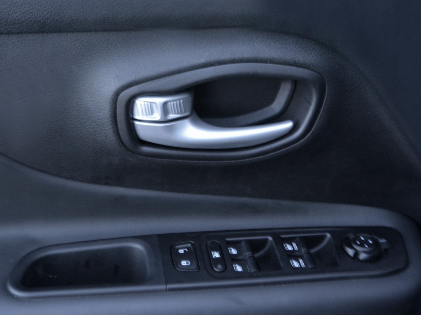 14 - Jeep Renegade 1.5 turbo t4 mhev altitude 2wd dct