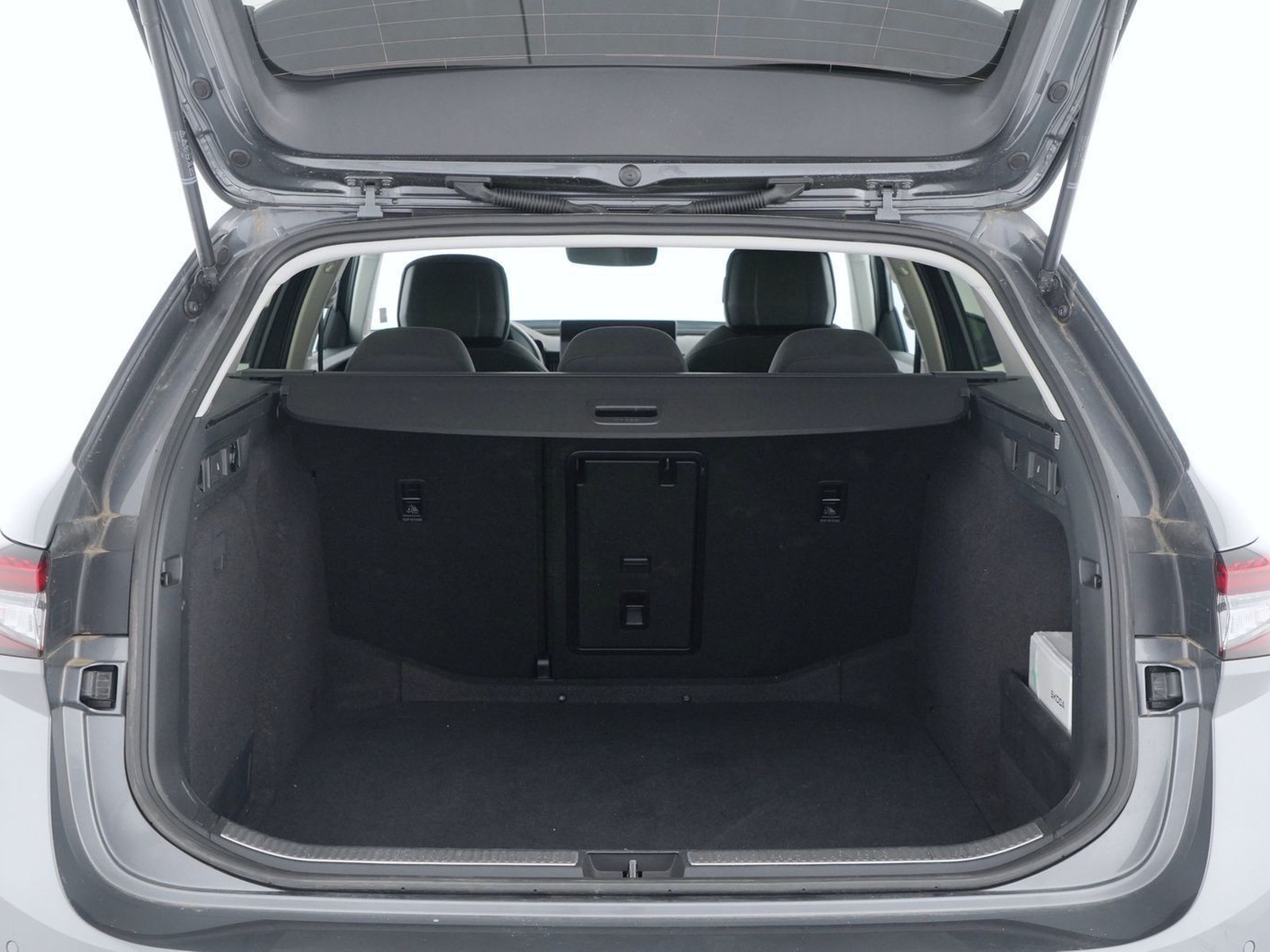 10 - Skoda Superb wagon 2.0 tdi evo 150cv selection dsg