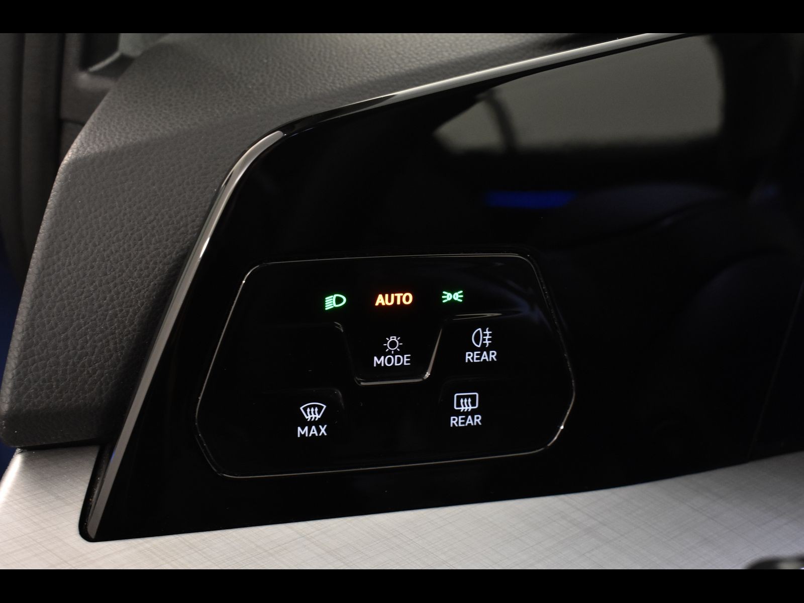 17 - Volkswagen Golf 2.0 tdi scr 115cv life