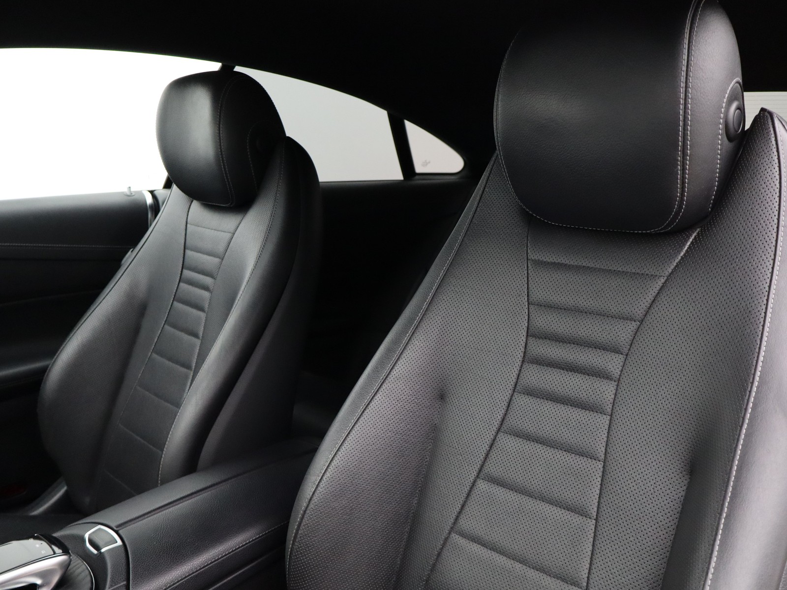 6 - Mercedes Classe E coupe 220 premium 4matic 9g-tronic plus