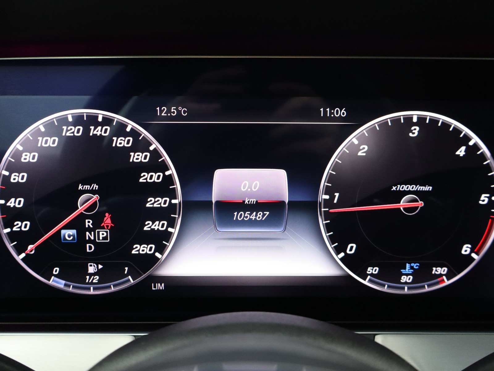 8 - Mercedes Classe E coupe 220 premium 4matic 9g-tronic plus