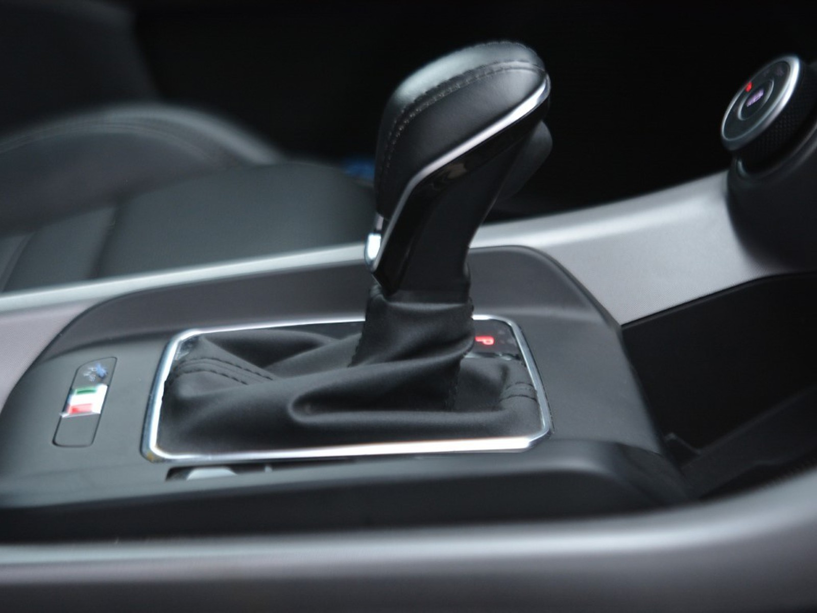 12 - Alfa Romeo Tonale 1.5 hybrid 160cv veloce tct7